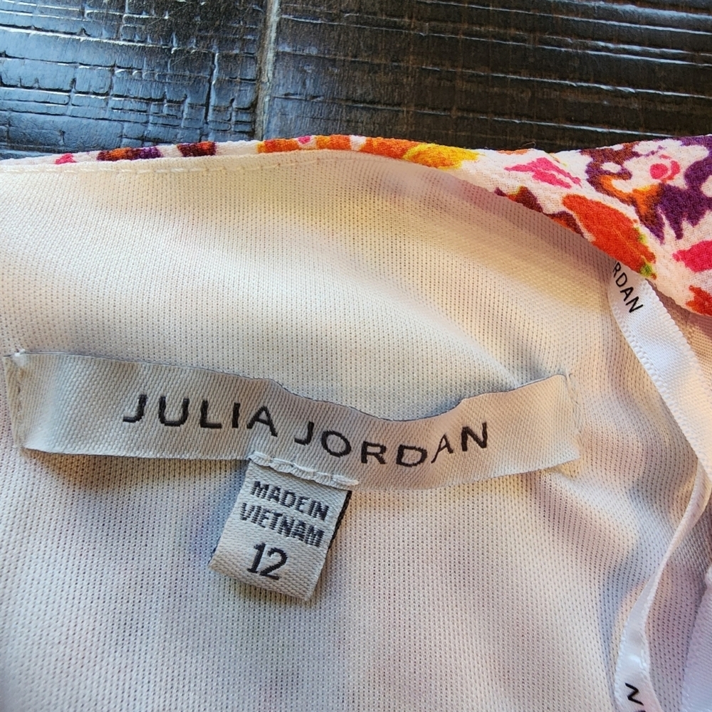 Julie Jordan Floral V-Neck Dress - Picture 9 of 10